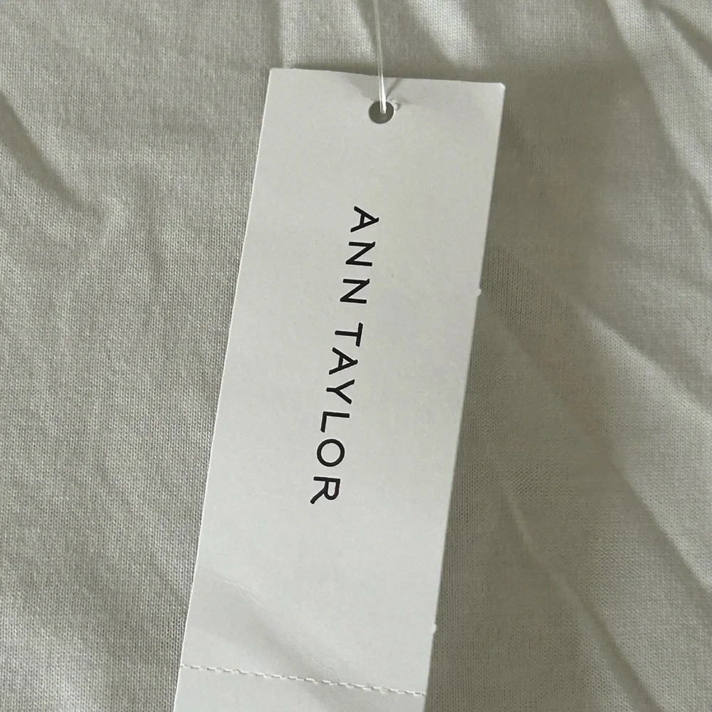 NWT Ann Taylor Lace Sleeve Mixed Media Tee White 
Size XL - Picture 4 of 6